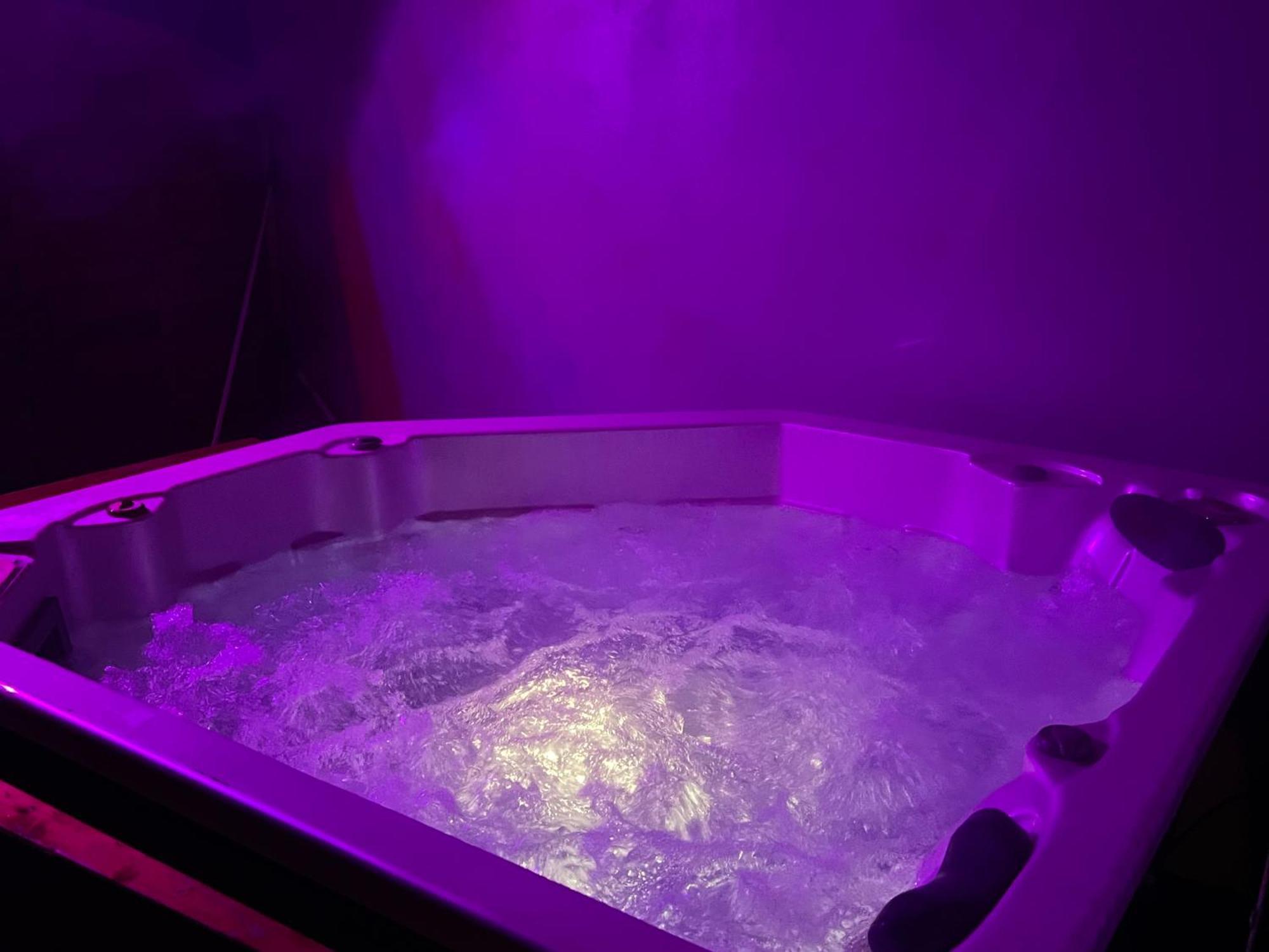 דול Le Gite Du Cavalier Au Coeur De La Foret/Jacuzzi מראה חיצוני תמונה